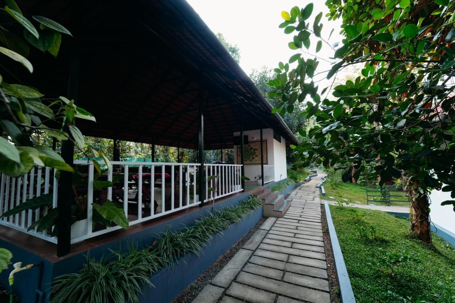 Le Vista Resort Sultan Bathery Exterior photo